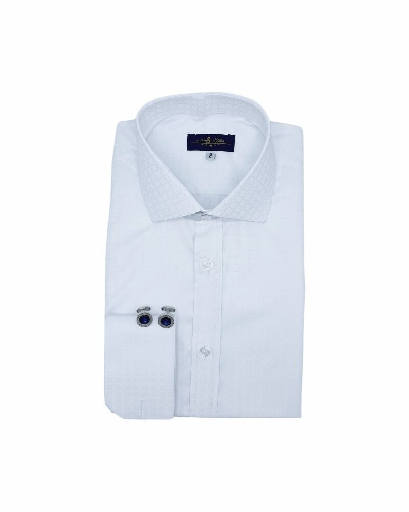 Camisa branca xadrez branco italiana dobrada vista de cima, com punho duplo e par de abotoaduras posicionadas sobre o punho