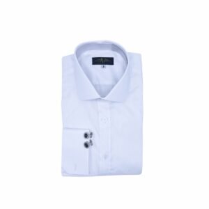 Camisa italiana maquinetada branca 100% algodão dobrada em vista frontal inteira sobre fundo branco.