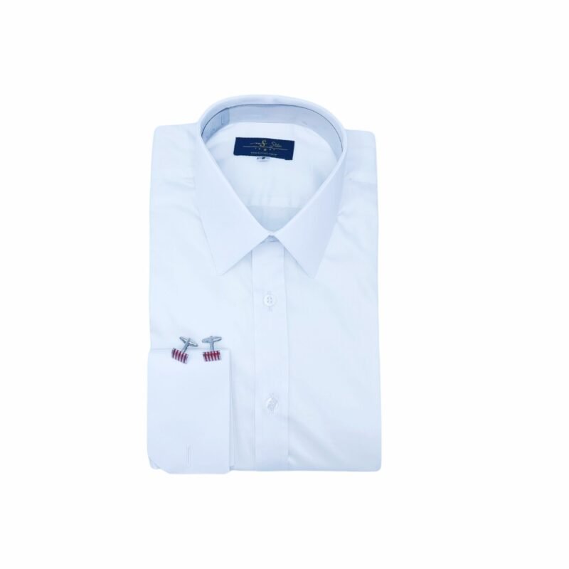Camisa branca francesa em algodão egípcio com elastano semi slim dobrada, vista frontal, com punho duplo e abotoaduras metálicas.