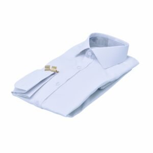 Camisa italiana branca com micro estampa semi slim dobrada em diagonal, destacando o punho duplo com abotoaduras.
