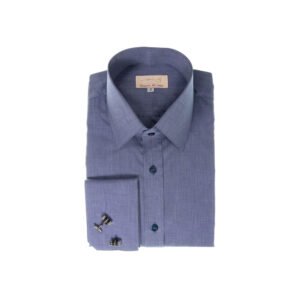 Camisa azul 100% algodão francesa dobrada, com punho duplo para abotoaduras e botões azuis em destaque.