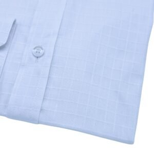 Close do tecido xadrez branco sobre branco na parte frontal da camisa italiana 100% algodão, textura sofisticada e discreta.