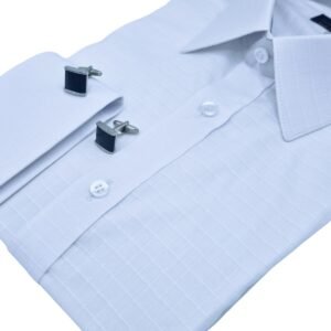 Detalhe do tecido xadrez branco sobre branco da camisa francesa em 100% algodão, textura sutil e refinada.