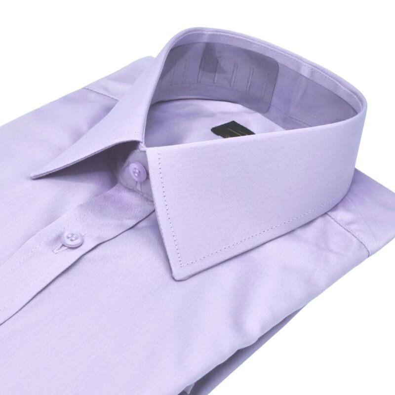 Camisa lilás francesa masculina em algodão com elastano, caimento semi slim ajustado.