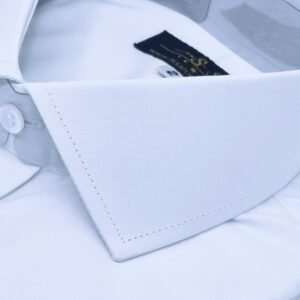 Gola italiana branca estruturada em camisa fio egípcio