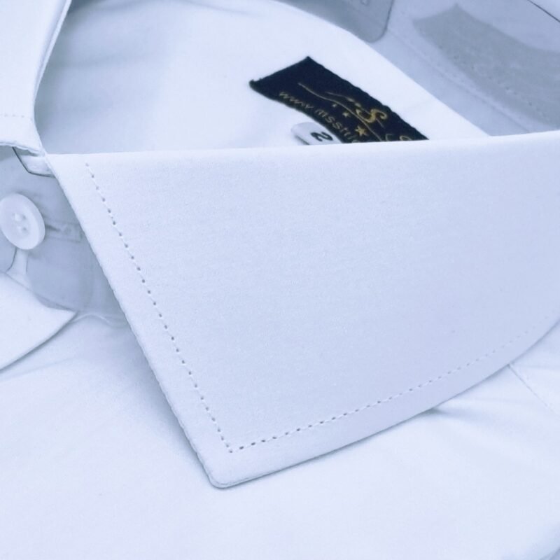 Gola italiana branca estruturada em camisa fio egípcio