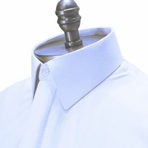 Gola clássica em camisa branca lisa masculina formal