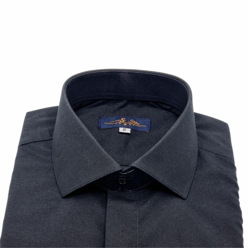 Gola italiana elegante em camisa social preta lisa