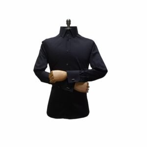 Camisa preta lisa masculina com punho duplo completa