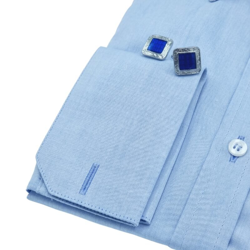Camisa azul social com punho francês para abotoaduras elegantes