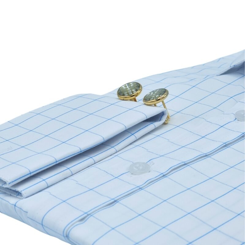 Punho elegante em camisa branca italiana com quadriculado azul
