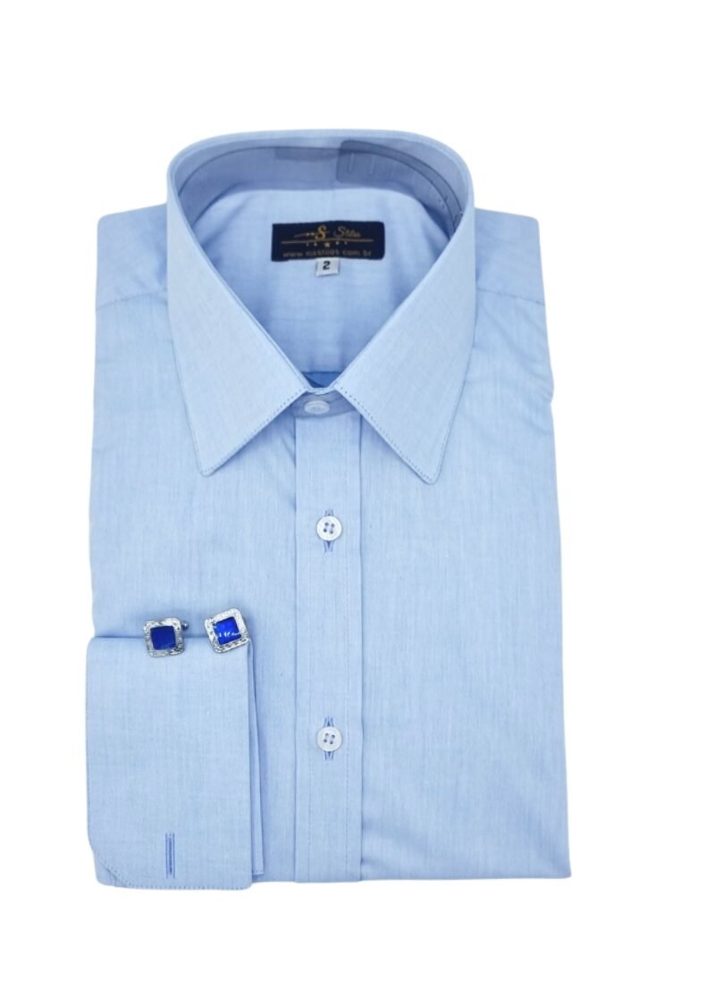 Camisa social masculina azul lisa em algodão com modelagem elegante