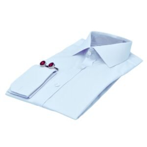 Camisa social branca masculina com colarinho italiano vista em ângulo lateral