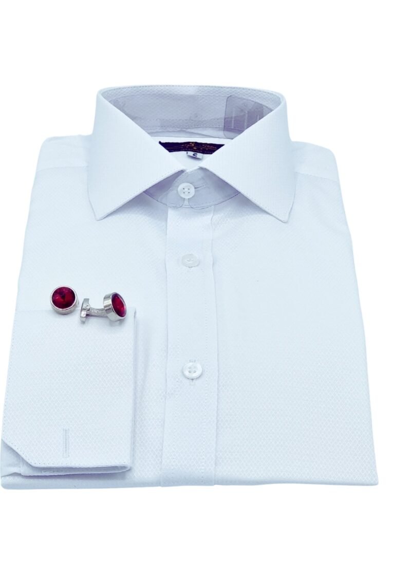 Camisa social masculina branca com colarinho italiano e tecido maquinetado discreto