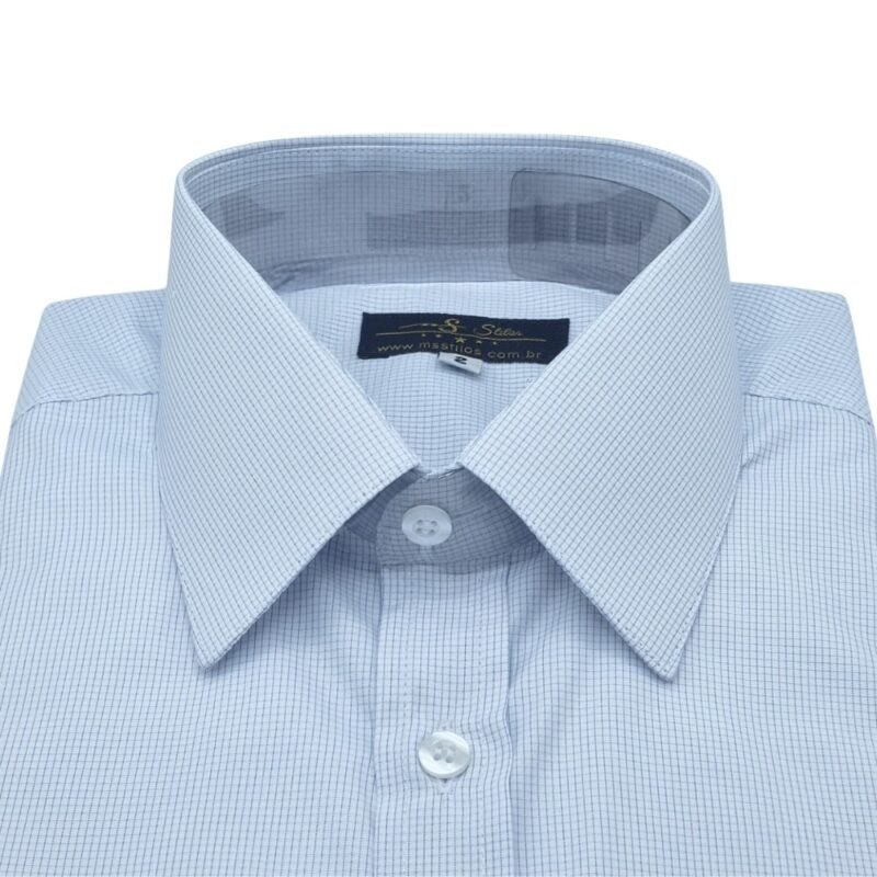 Detalhe gola camisa azul clarinho micro estampa quadriculada