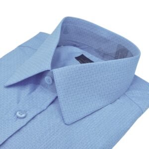 Detalhe frontal gola camisa azul poá francesa