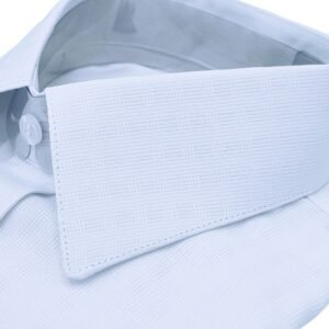 Detalhe textura gola camisa branca francesa estampa maquinetada