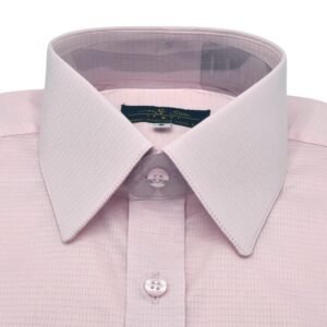 Detalhe frontal gola camisa rosa claro francesa