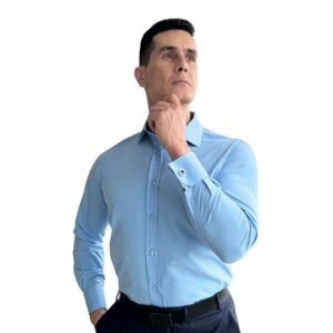 Camisa azul claro italiana com punho duplo refinado
