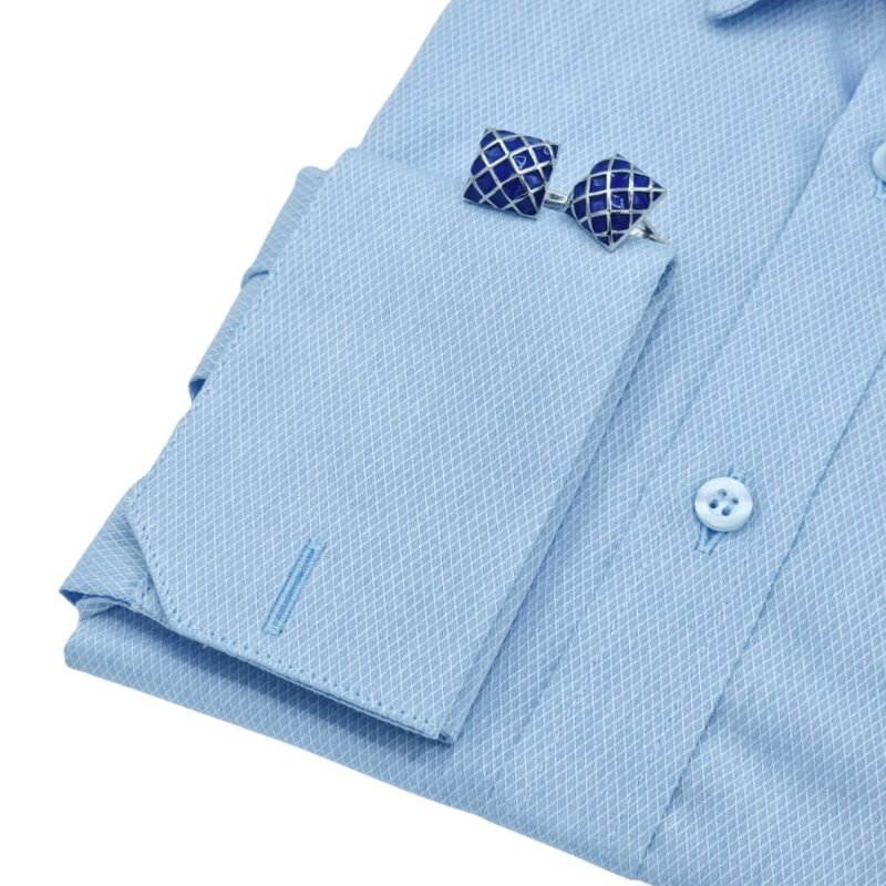 Detalhe punho francês camisa azul maquinetado fio egípcio com abotoaduras