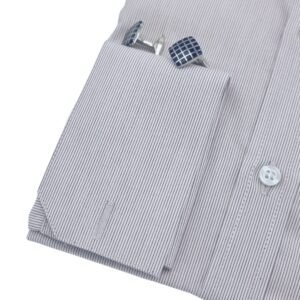 Punho duplo bordô claro listrado com abotoaduras quadradas metálicas