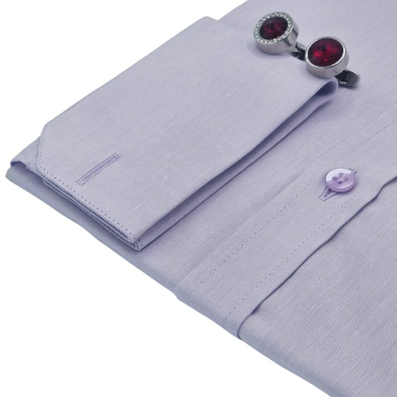 Detalhe punho francês camisa lilás claro fio egípcio com abotoaduras