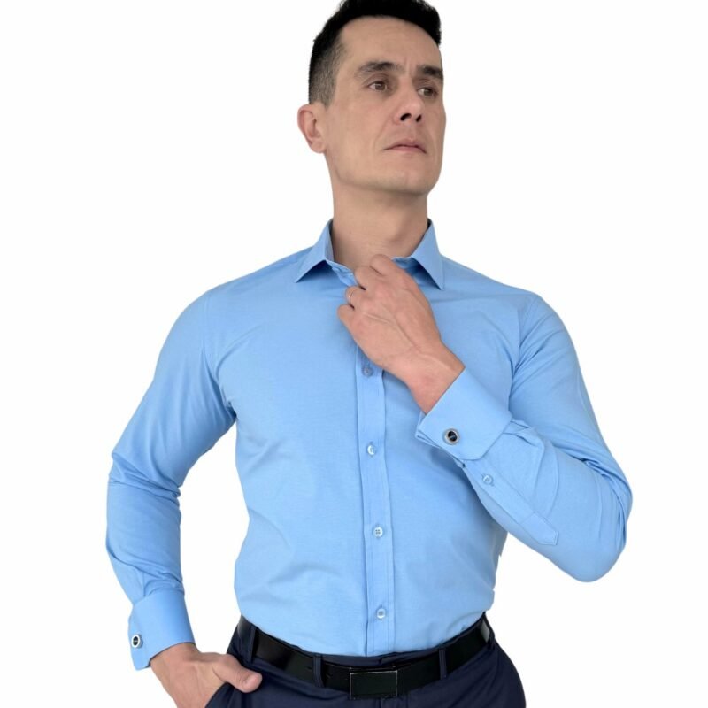 Camisa italiana azul claro masculina ajustada ao corpo