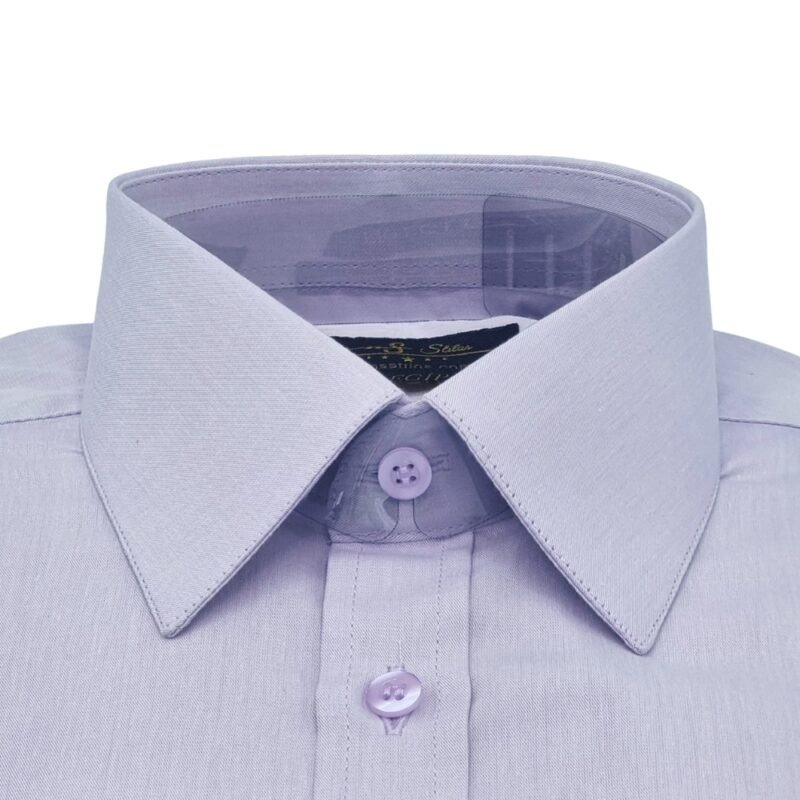 Detalhe frontal gola camisa social lilás claro fio egípcio premium