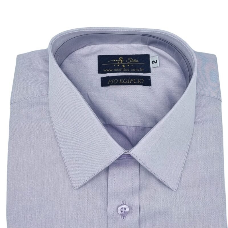 Detalhe gola estruturada camisa francesa lilás claro tecido premium