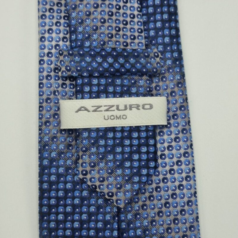Etiqueta original Azzuro Uomo na parte traseira da gravata azul masculina