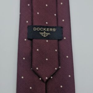 Etiqueta original Dockers na parte traseira da gravata vinho masculina