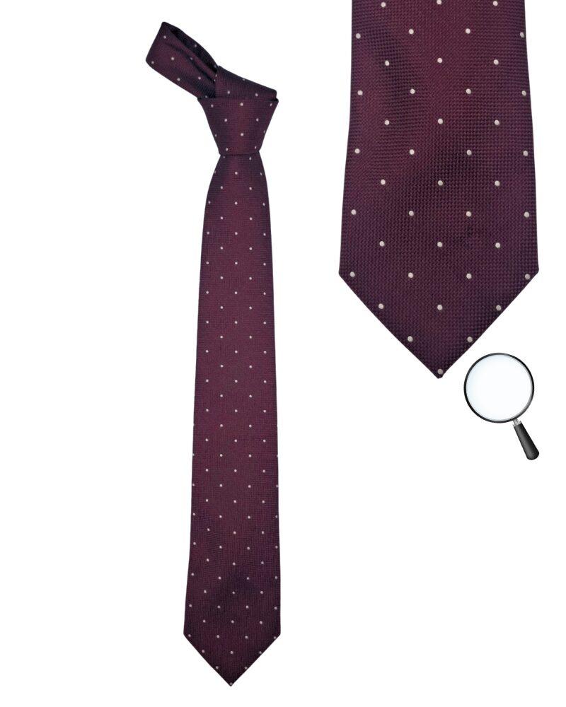 Gravata Dockers vinho masculina com estampa poá em visual frontal