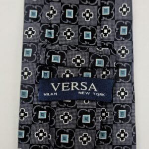Gravata 100% SEDA- Marca VERSA - MILAN- NEW YORK / Chumbo escuro 9,5 cm x 1,53 Cm Tradicional