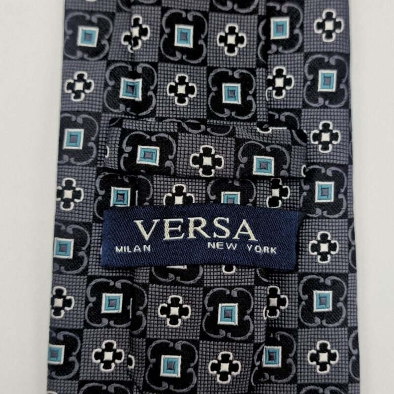 Gravata 100% SEDA- Marca VERSA - MILAN- NEW YORK / Chumbo escuro 9,5 cm x 1,53 Cm Tradicional
