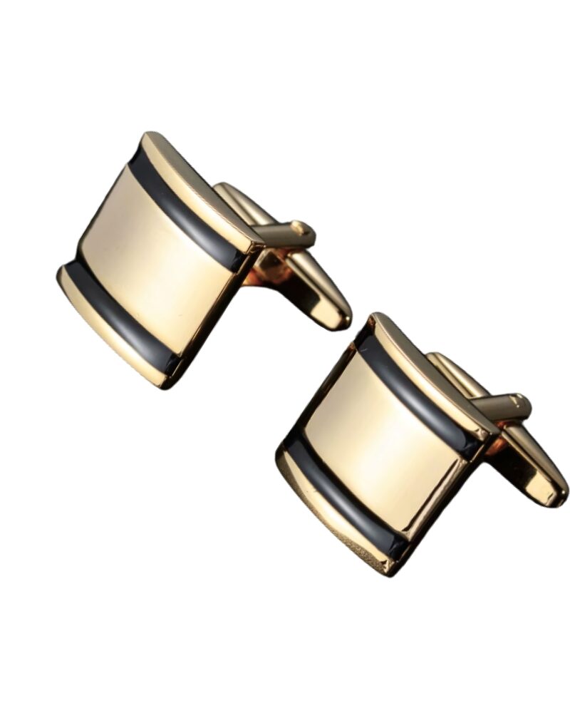 Vista frontal da botoadura dourada para camisa social com linhas modernas