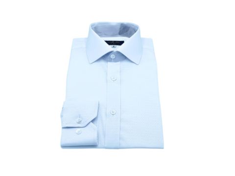 Camisa branca lisa em tecido gravataria com punho de botão, sobriedade e elegância