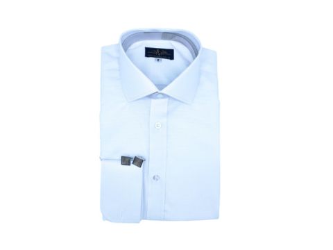 Camisa social branca com punho duplo e abotoadura preta, perfeita para padrinhos que buscam elegância formal
