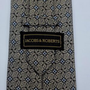 Etiqueta Jacobs Roberts aplicada em gravata masculina de seda verde estampada