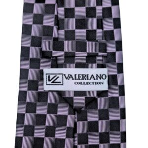 Etiqueta Valeriano Collection aplicada em gravata masculina de seda preta e lilás