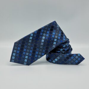 Detalhe do tecido da gravata azul marca George com textura sofisticada