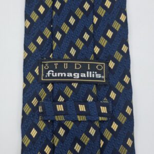 Verso da gravata azul em seda com etiqueta original Studio Fumagallis