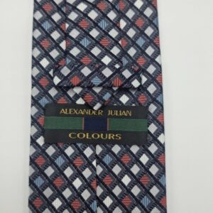 Verso da gravata cinza com detalhes e etiqueta original Alexandre Julian