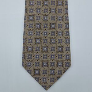 Ponta frontal da gravata marrom escuro em seda com padronagem geométrica elegante