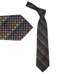 Vista frontal da gravata marrom em seda com desenho geométrico tradicional