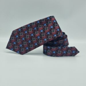 Gravata de seda vinho Platinum Designs dobrada destacando caimento e textura