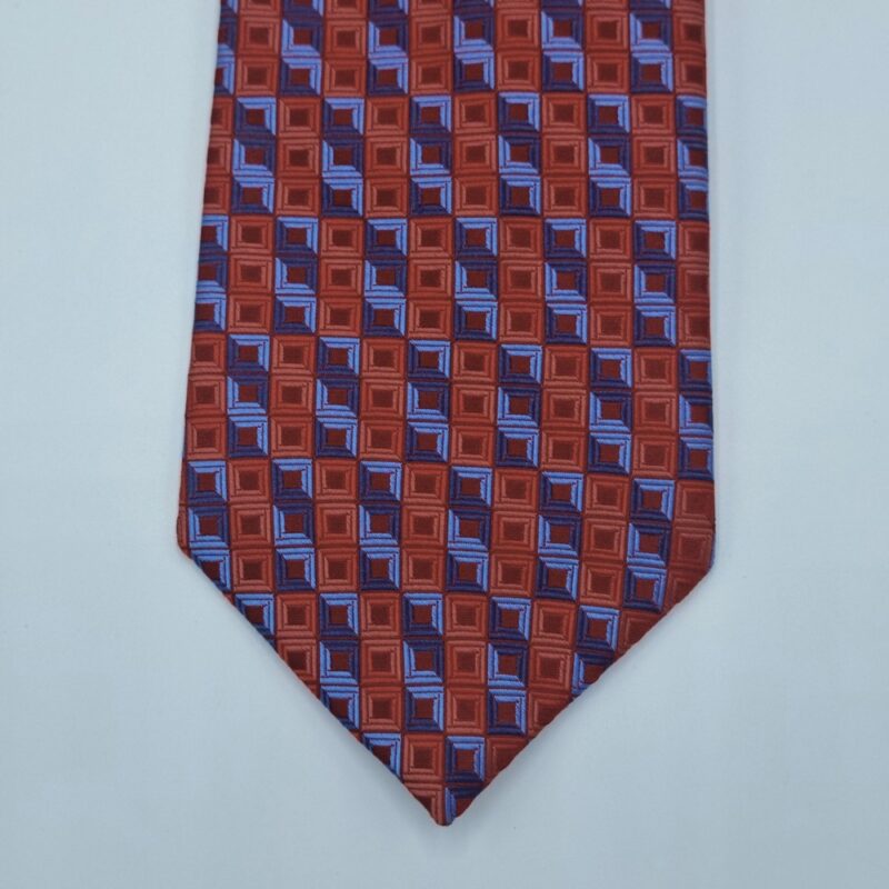 Ponta frontal da gravata vermelha em seda com acabamento social elegante