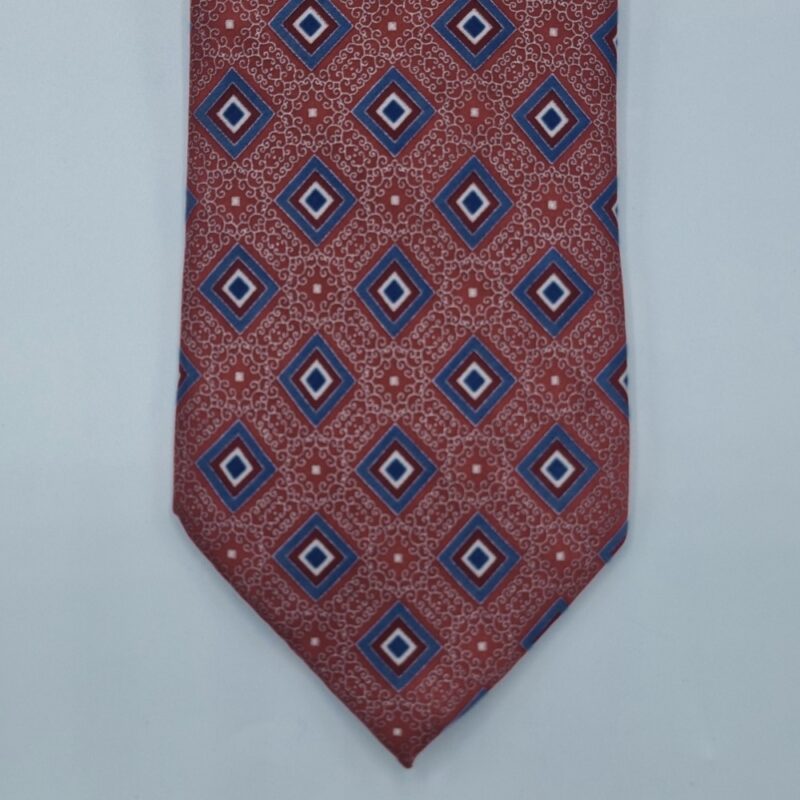 Ponta frontal da gravata vermelha em seda com acabamento social elegante