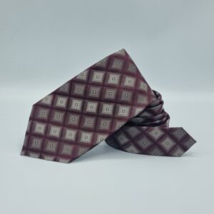 Detalhe do tecido da gravata vinho escuro em seda John Ashford