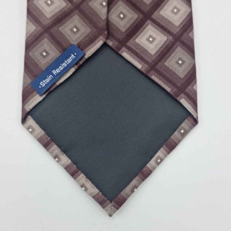 Verso da gravata vinho escuro em seda com etiqueta original John Ashford