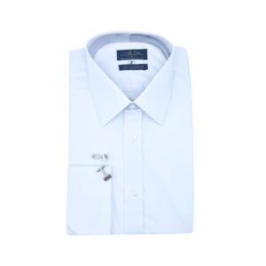 Costura refinada da gola francesa na camisa branca masculina